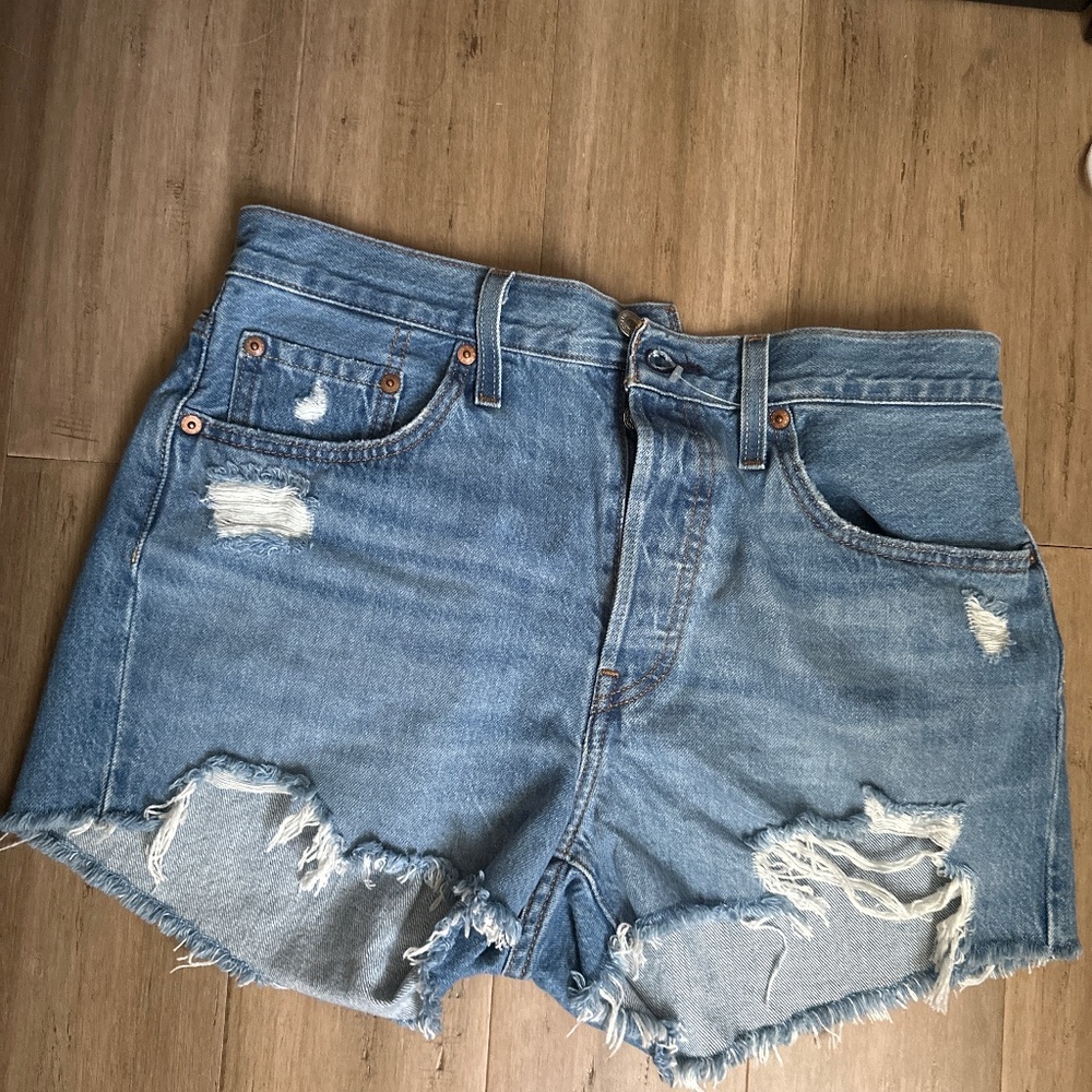 Levi’s 501 shorts size 29